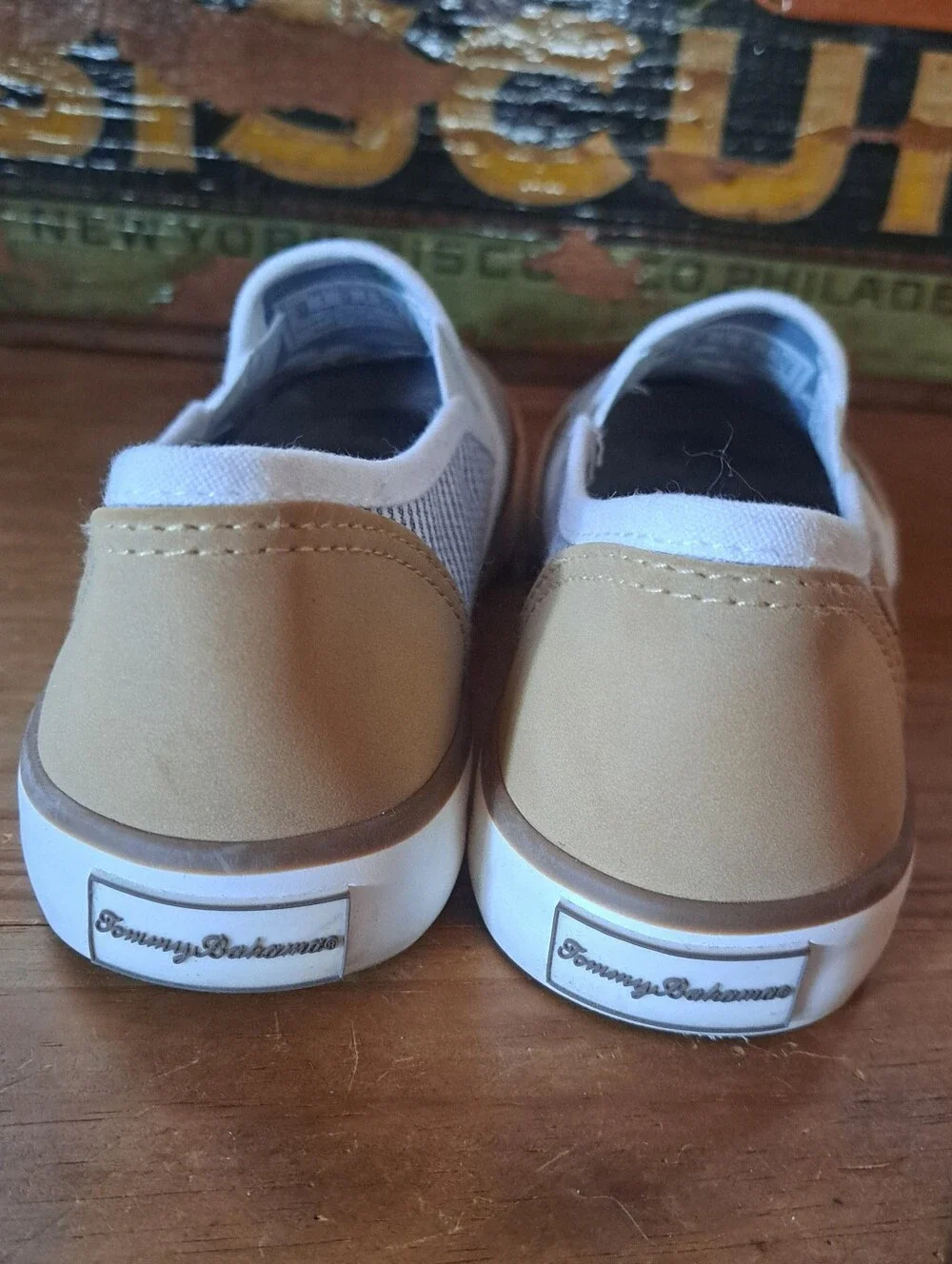 Tommy Bahama Womens Pinstriped Slip-On Shoes Size 6.5 Nautical Gray White Canvas